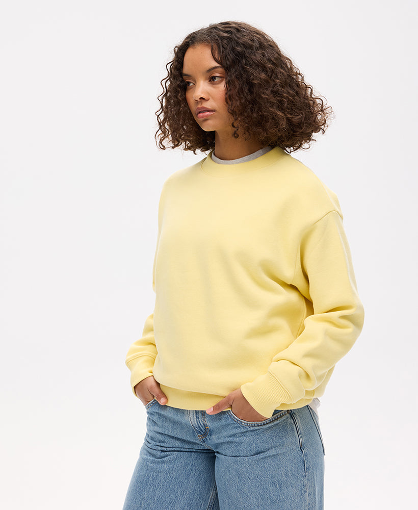 Essential Logo Crew Sweat | Pale Yellow