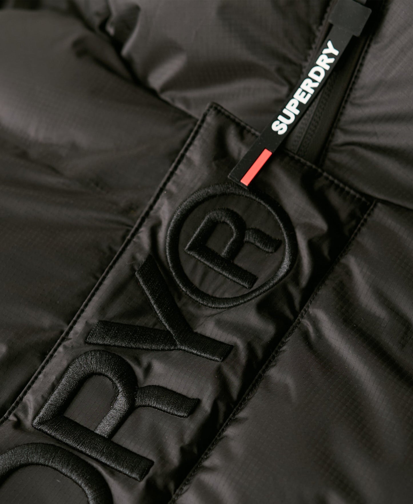 Hooded City Graphic Puffer Jacket | Black